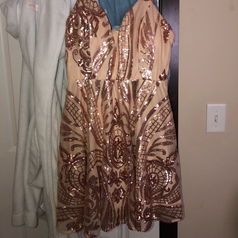 Dress - Picture 2 of 5